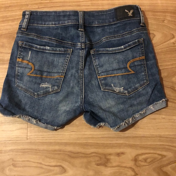 American Eagle distressed stretchy jean shorts - Picture 4 of 5